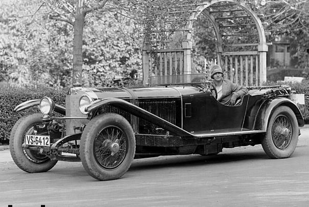 Sie fuhr die grossen Autos äusserst behände: Ernes Merck, hier in einem Mercedes-Benz. Das Foto stammt aus der zweiten Hälfte der 1920er Jahre.